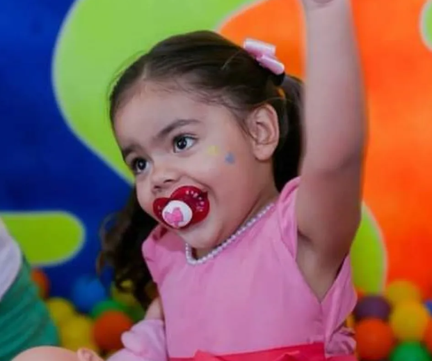 Pai de menina de 6 anos que caiu da varanda por ficar sozinha em casa é condenado e preso; Entenda