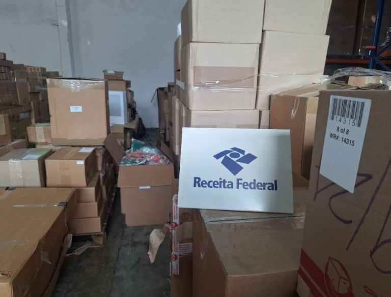 Receita Federal apreende mais de 7 toneladas de mercadorias não declaradas vindas de Miami no Porto de Santos