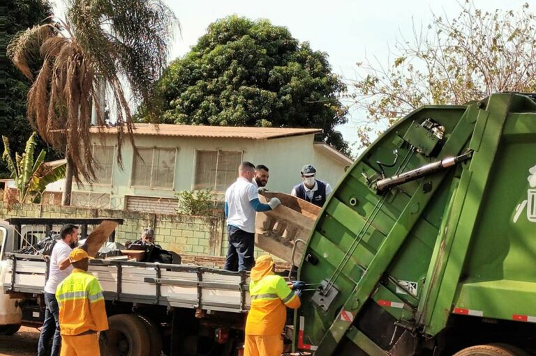 Mutirão recolhe mais de quatro toneladas de possíveis criadouros do Aedes aegypti