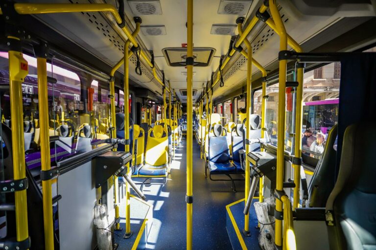 Polícia procura homem suspeito de se masturbar em ônibus público de Ribeirão Preto