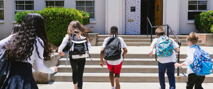 Fim do recesso: Veja programação das escolas da Baixada Santista sobre a volta às aulas
