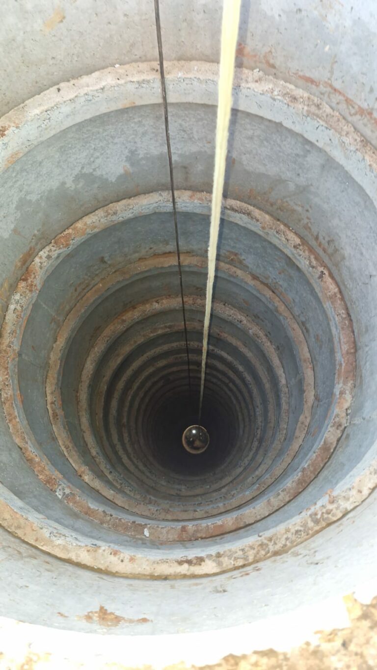 A vítima estava trabalhando para aumentar o poço quando um balde de lama caiu na cabeça dele.