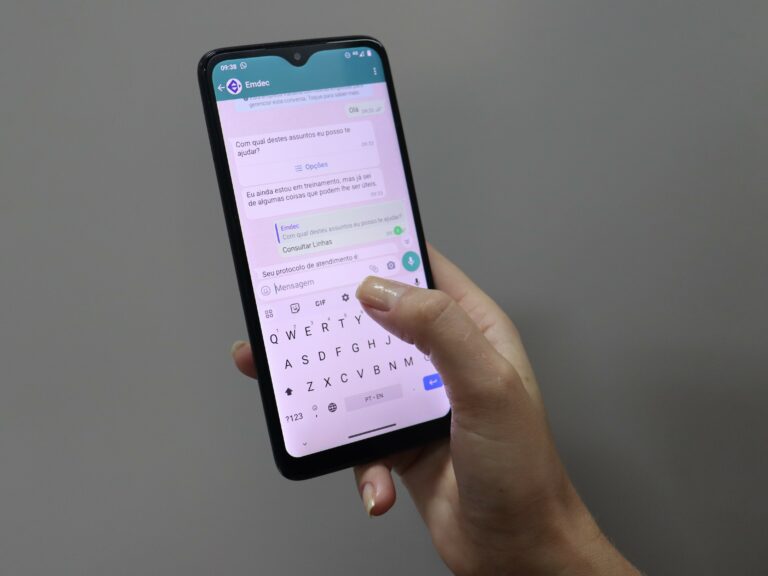 WhatsApp da Emdec assume posto de ferramenta “queridinha” da população