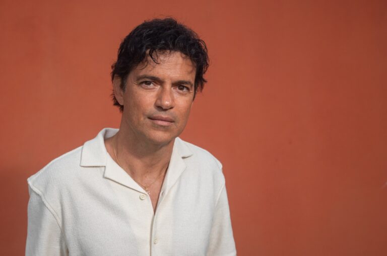 Comemorando 30 anos de carreira, Jorge Vercillo se apresenta no Multiplan Hall em Ribeirão Preto