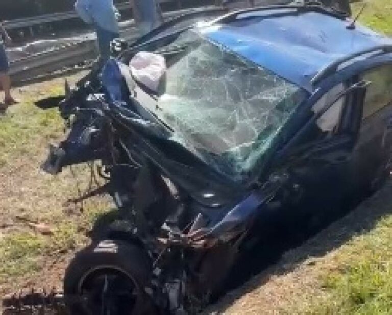 Colisão na rodovia Marechal Rondon deixa veículo destruído no interior de SP