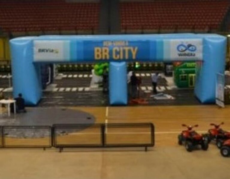 Valparaíso lança projeto BRCity para educação no trânsito com cidade inflável