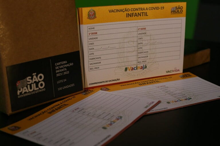 ‘Saúde nas Escolas’: programa verifica e atualiza carteirinhas de vacinação de alunos de São Vicente