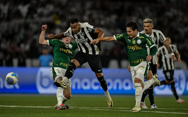 Botafogo vence na Libertadores e deixa Palmeiras sob pressão em mais um mata-mata