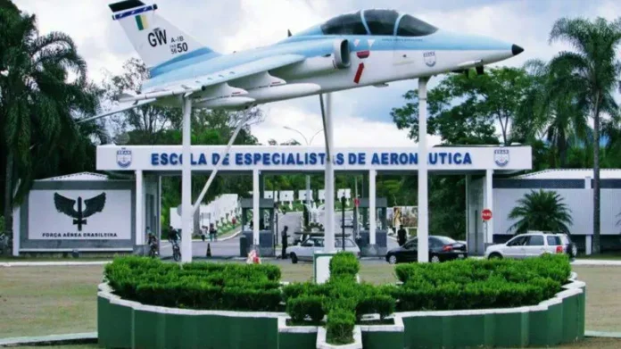 Aeronautica_Guaratingueta-634222_900-506-0-0