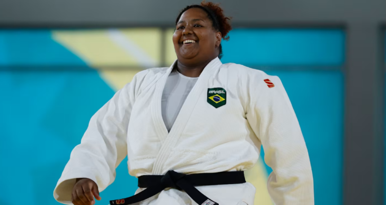 Beatriz Souza, judoca de Peruíbe, bate sul-coreana após VAR e vai à semi em Paris