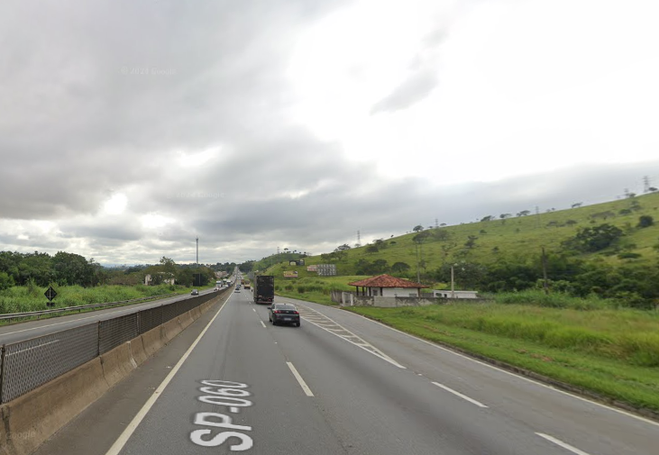 Homem morre atropelado na via Dutra em Pinda