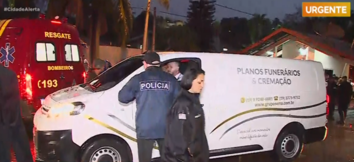 O Corpo de Bombeiros e a Polícia Militar continuam as buscas pelos corpos do acidente aéreo na cidade de Vinhedo