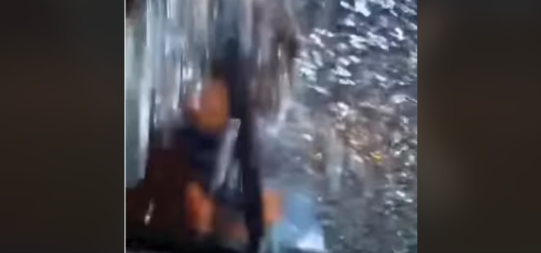 VÍDEO: Após confusão no trânsito, homem tenta agredir motorista de ônibus com barra de ferro