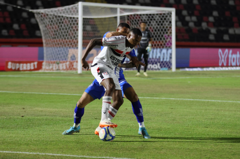 Botafogo fica só no empate com Paysandu