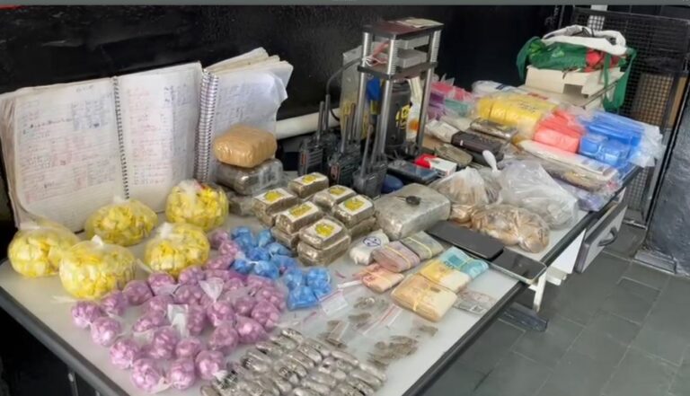 Casa do tráfico é localizada pela polícia; drogas apreendidas