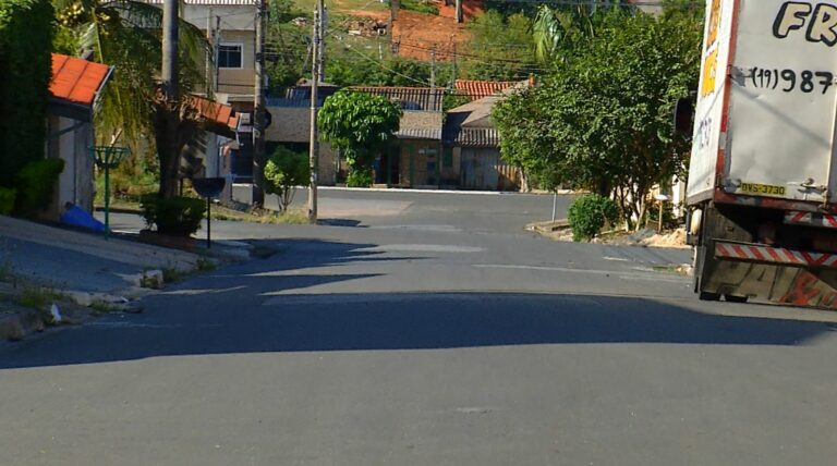 Homem morre ao ser arrastado em atropelamento, motorista "deu fuga"