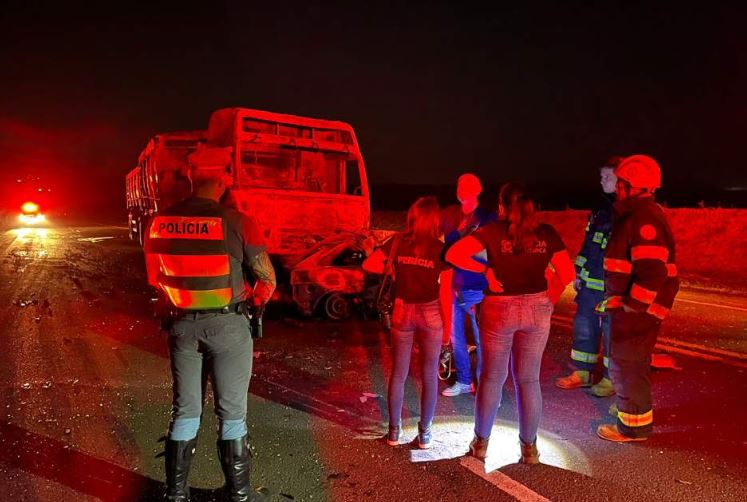 Casal de Birigui morre em colisão entre carro e caminhão em rodovia no interior de SP