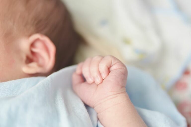 Guarda municipal de Araçatuba salva bebê de 3 dias que havia se engasgado