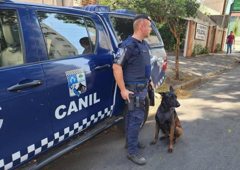 Homem é detido após ser acusado de agredir uma mulher no restaurante Bom Prato