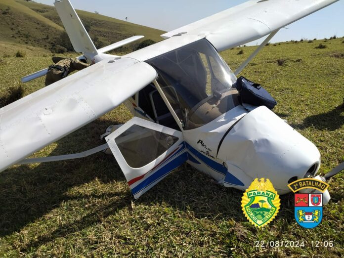Avião monomotor cai em área rural de Ribeirão Claro