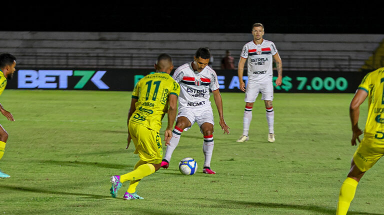 Destaque do Botafogo na Série B, João Costa tem contrato renovado até 2028