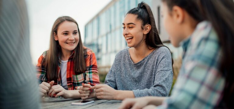 Alunos do ensino médio realizam aula interdisciplinar em Santos; Saiba mais