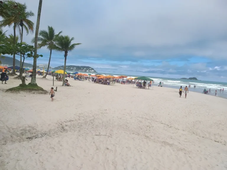 Dois irmãos se afogam e um deles morre em praia de Guarujá