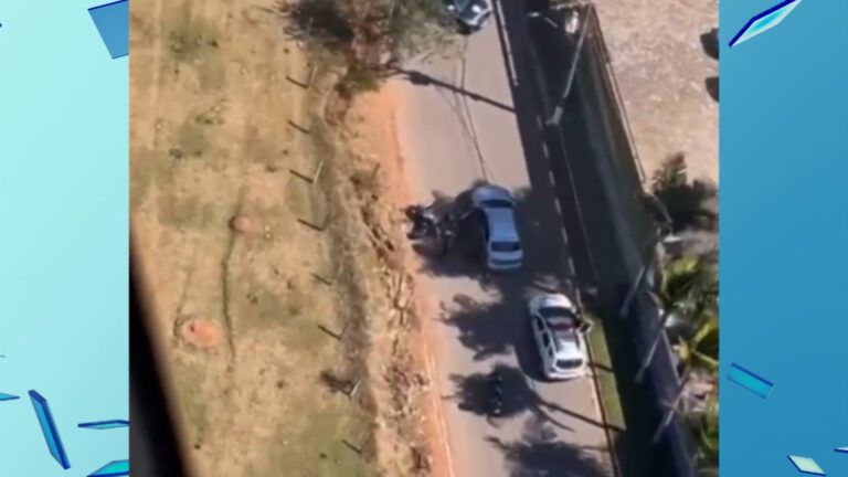 Polícia persegue e prende homem que agredia a própria mãe de 80 anos