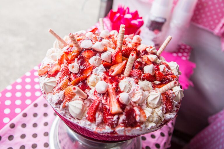 Festival do Morango movimenta Santos com delícias da fruta e merengue de 50kg no próximo final de semana; Confira