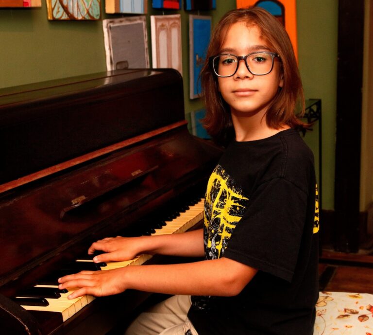 Pianista de 11 anos se apresenta gratuitamente em São Vicente com piano de 220 anos do IHGSV; Saiba mais