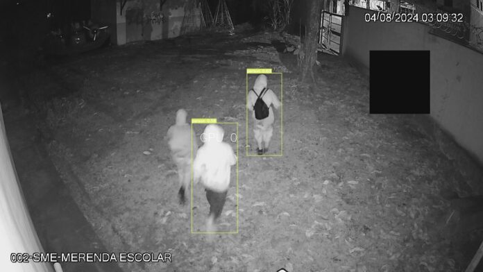 Jovens de 18 anos são detidos pichando prédio público em Pinda