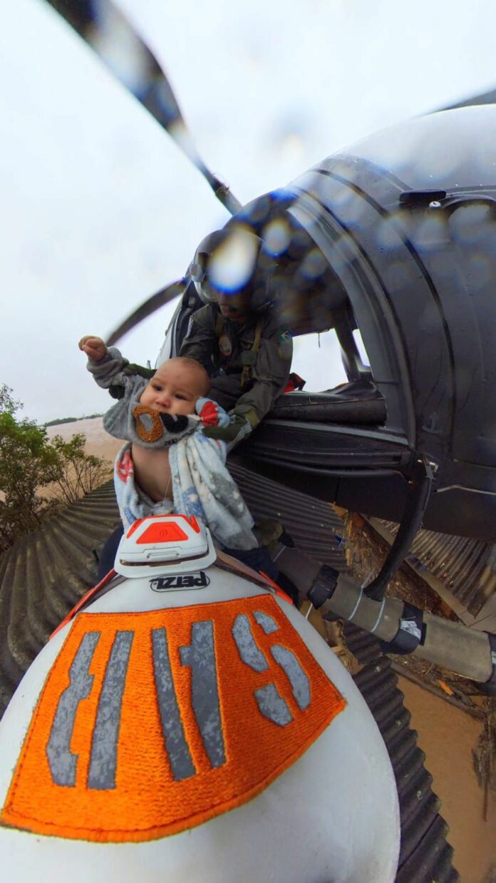 Militares do Cavex reencontraram família resgatada no RS