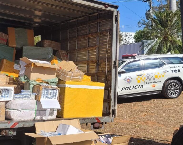 Homem é preso com caminhão carregado de produtos contrabandeados em Araçatuba
