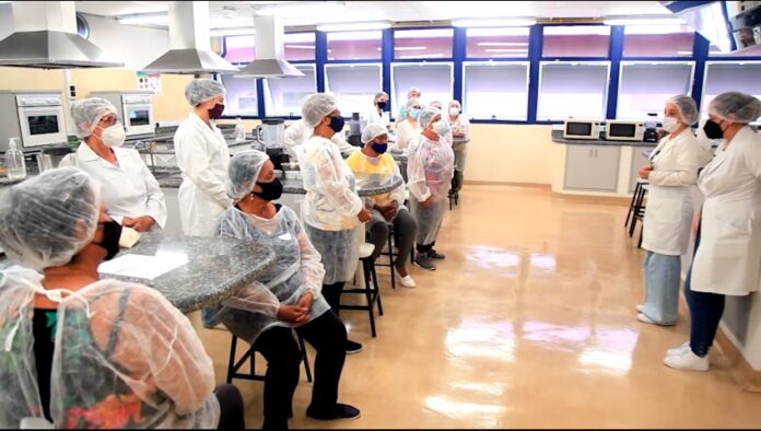 Centro de Envelhecimento e Longevidade da Universidade oferece atividades de canto, leitura, exercícios físicos, hortas e jardins, entre outros, com início no mês de agosto.