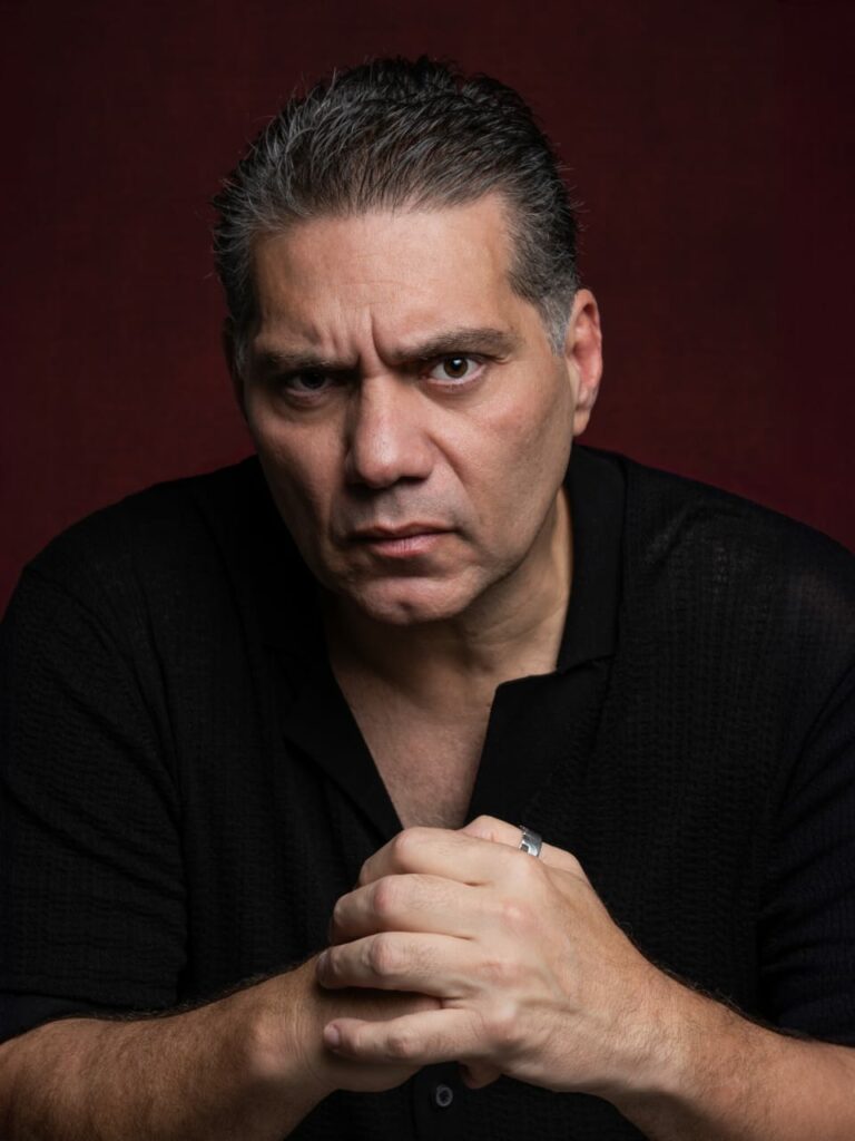 Cineasta e ator santista que trabalhou em Titanic e com Sylvester Stallone, Márcio Rosário faz bate-papo no Instituto Arte no Dique