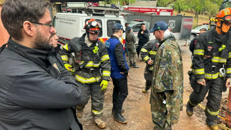 Imagens de agora do trabalho das equipes e autoridades na cidade de Vinhedo