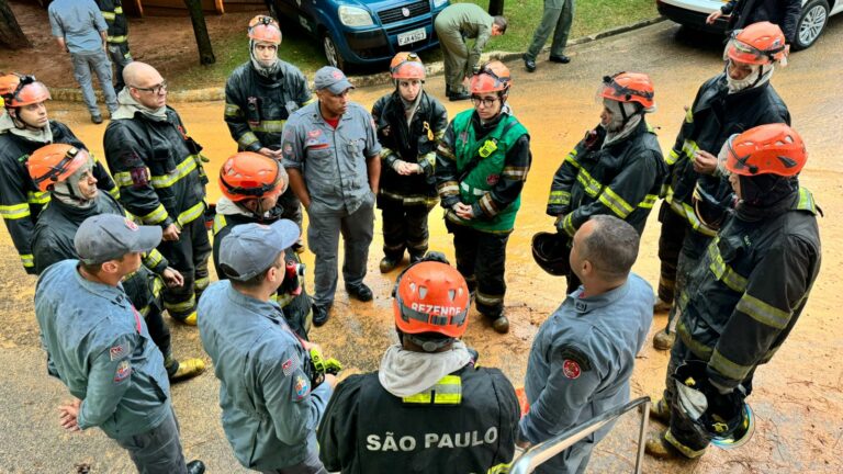 Familiares das vítimas do voo 2283 chegam a São Paulo para identificação e liberação dos corpos