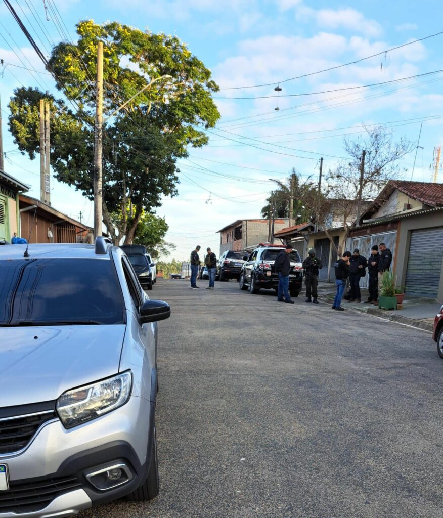 12 pessoas são presas em operação da Polícia Civil contra facção criminosa na região