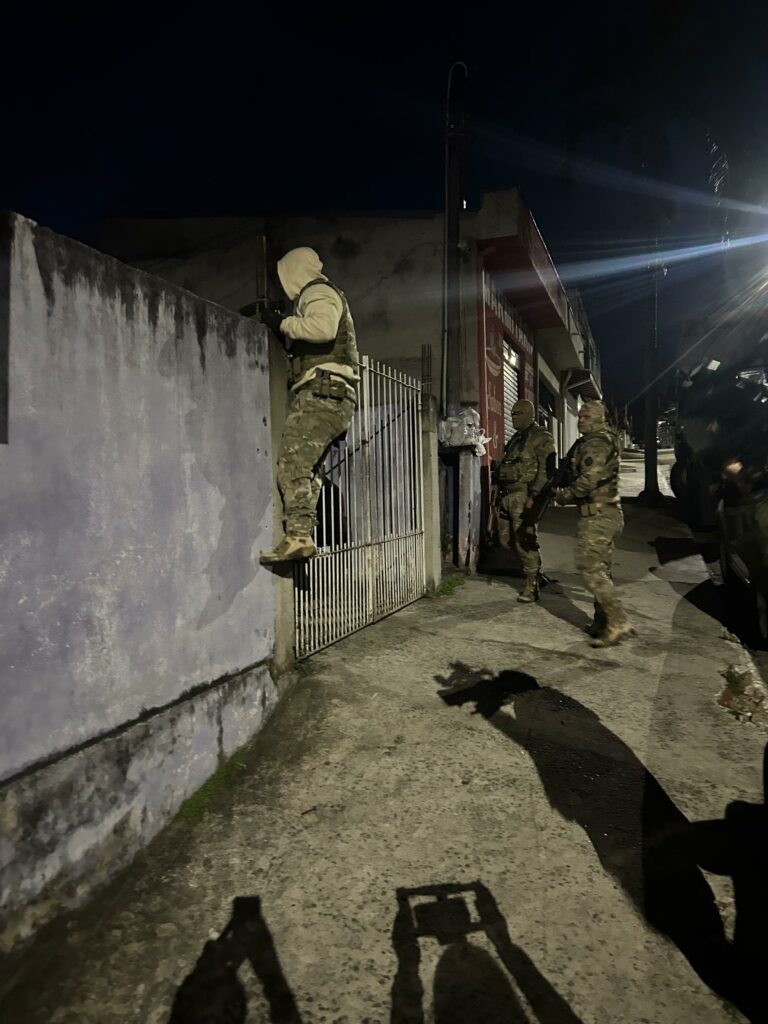 12 pessoas são presas em operação da Polícia Civil contra facção criminosa na região