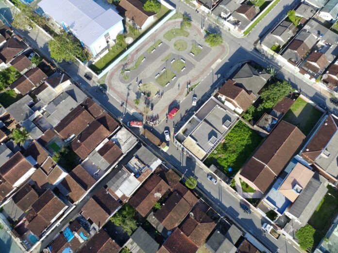 menino de 7 anos morre atropelado em ubatuba