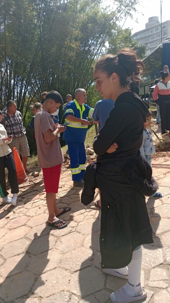 Moradores do Banhado fazem protesto contra falta d'água na comunidade