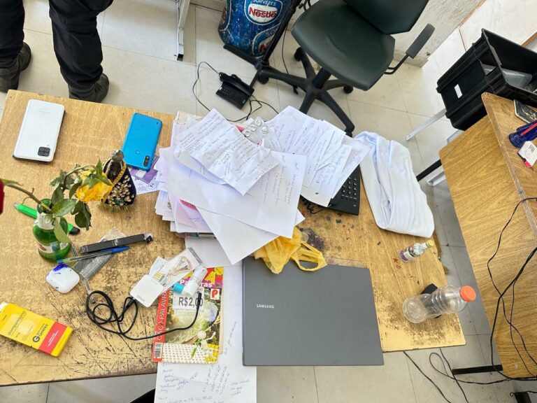 Polícia encontra central telefônica do crime e prende sete suspeitos por golpe