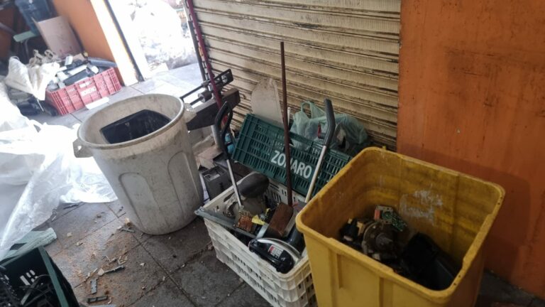 Estabelecimento é autuado por comércio irregular de fiação de cobre