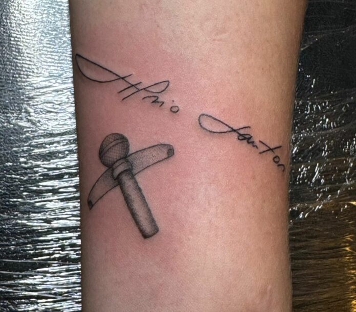 fã de taubaté faz tatuagem em homenagem a silvio santos fã de taubaté faz tatuagem em homenagem a silvio santos