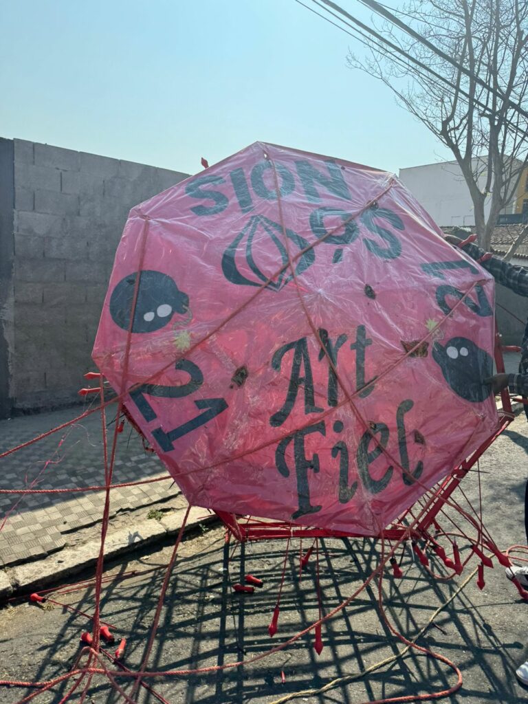 Balão caí na zona central de São José e sete são presos