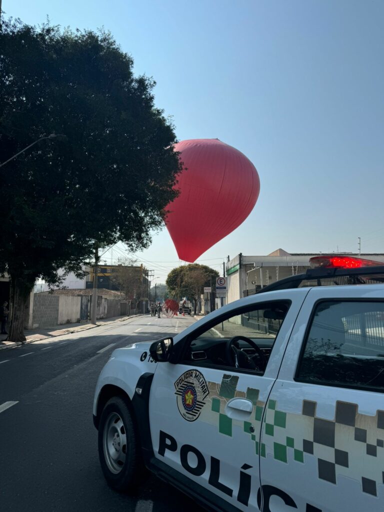Balão caí na zona central de São José e sete são presos
