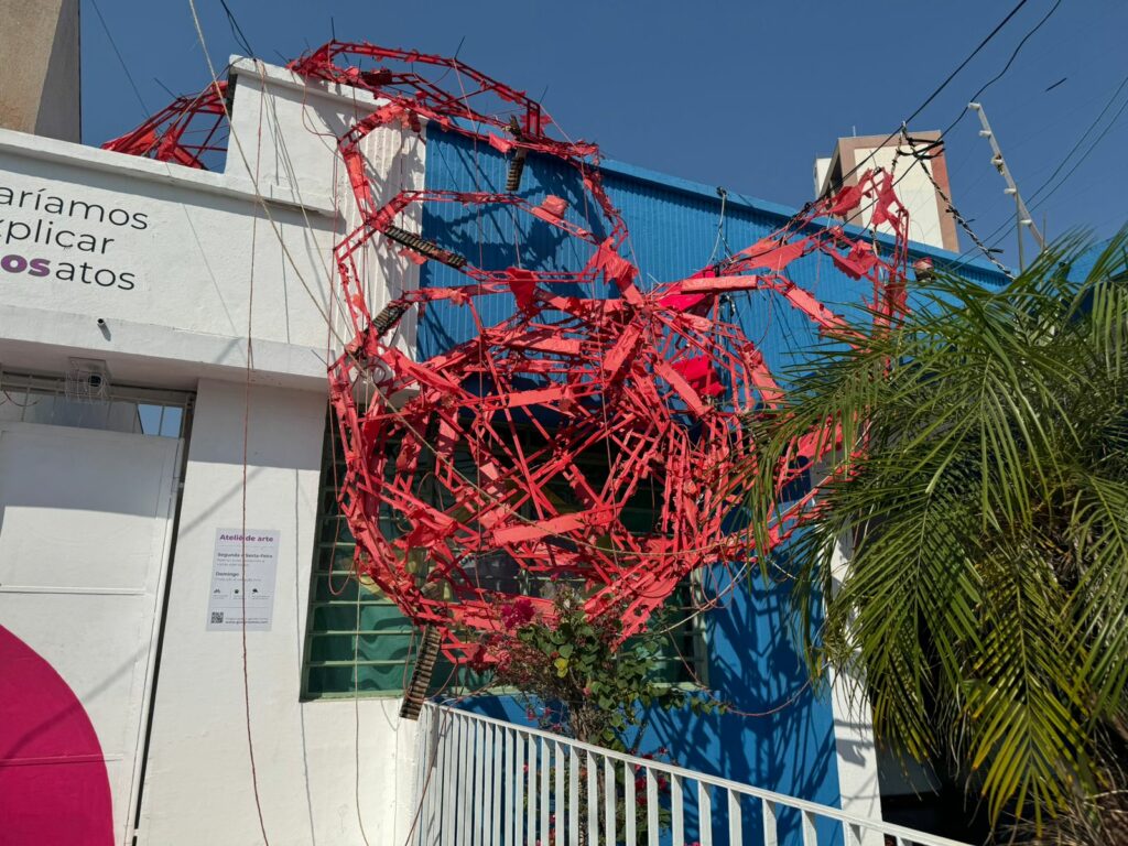 Balão caí na zona central de São José e sete são presos