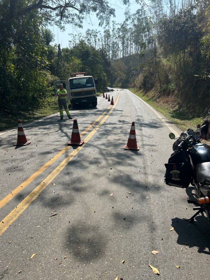 SP 050 terá novo bloqueio para retirada de caminhão-tanque tombado