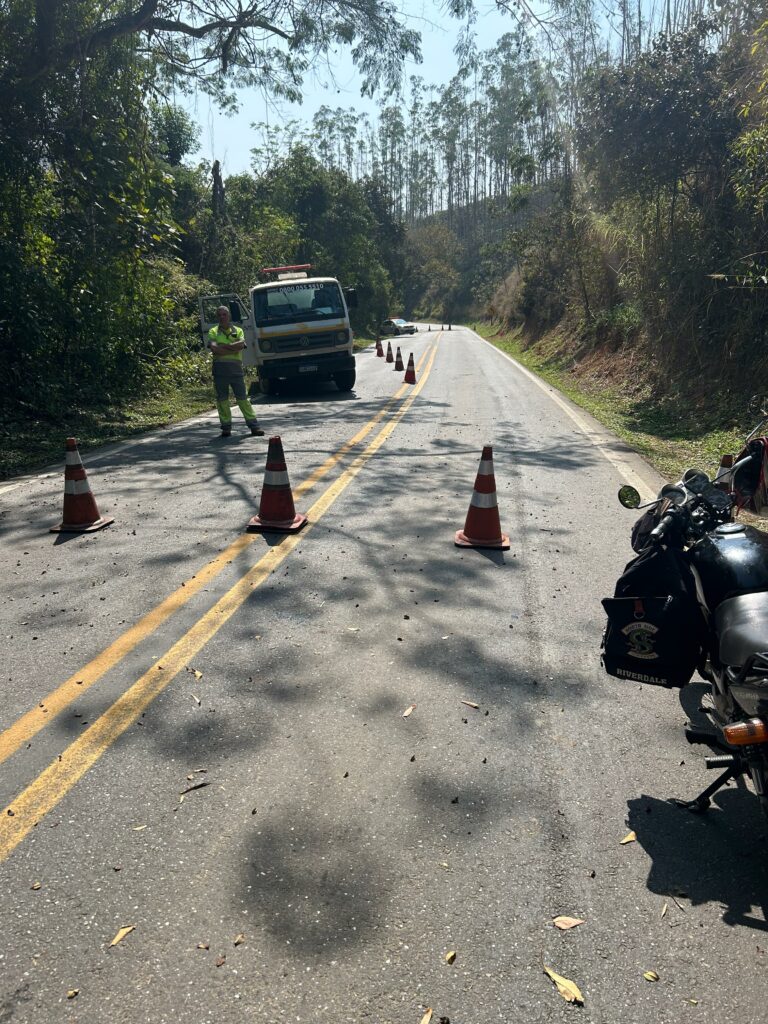 SP 050 terá novo bloqueio para retirada de caminhão-tanque tombado