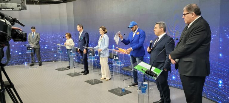 Chega ao fim o primeiro debate dos candidatos à prefeitura de Santos nas eleições 2024; Veja os principais acontecimentos da noite